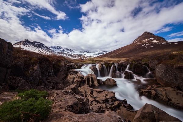 Iceland_waterfall.jpg.b813c73c15567ee0255094515bd144a2.jpg