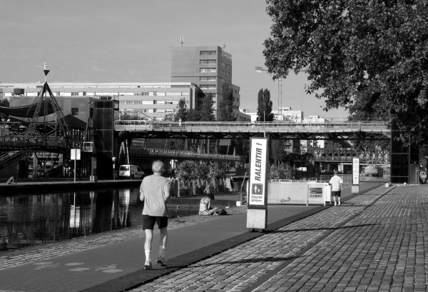 L1001400-1.jpg