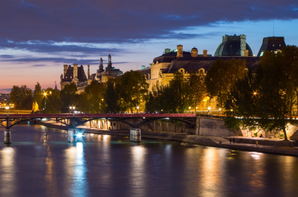 Le Louvre depuis le Pont Neuf.jpg