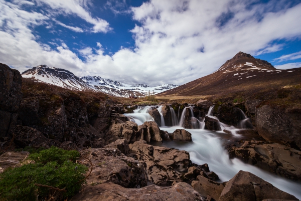 Iceland_waterfall.jpg