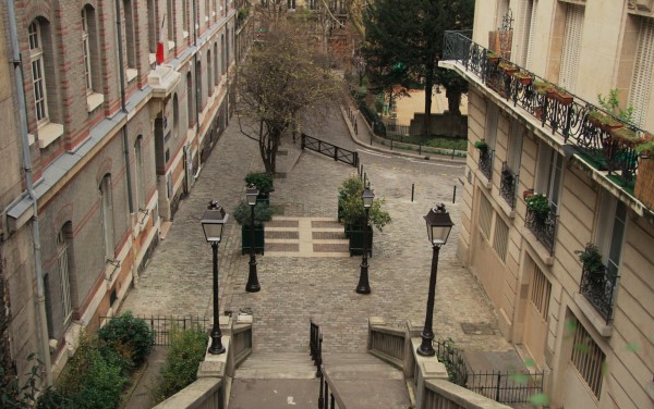 EN HAUT DES MARCHES 2.jpg