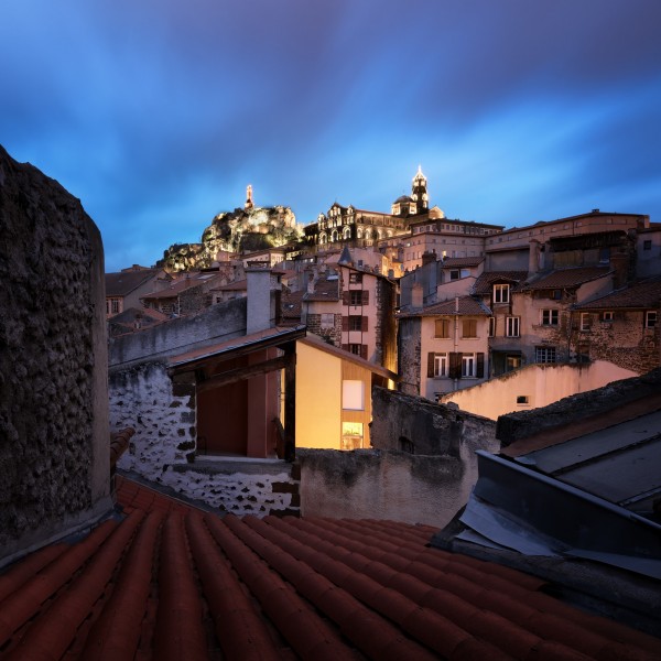 Vue_sur_les_toits_du_Puy-2.thumb.jpg.f3179566330a8b3aae7b80f1265119e7.jpg