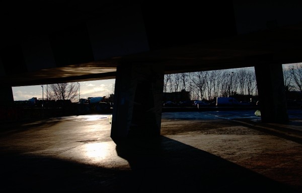 contre jour sous un pont.jpg