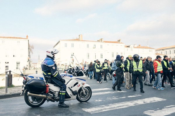 Gilets-jaunes-acte-9-la-rochelle_015.thumb.jpg.078a7f0bf60fb7dcb5f18f187cd2a21f.jpg