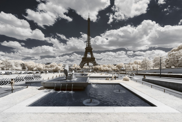 Paris_Invisible_2019_infrared_photography_series_pierre-louis_ferrer_15.thumb.jpg.94c60244f02bb9471f45f6bfe23c522a.jpg
