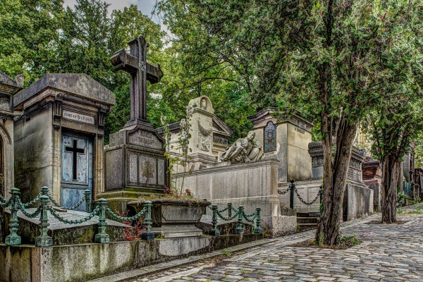 pere_lachaise.thumb.jpg.d3e26890f3563c3be87dc3fd4b7b192c.jpg