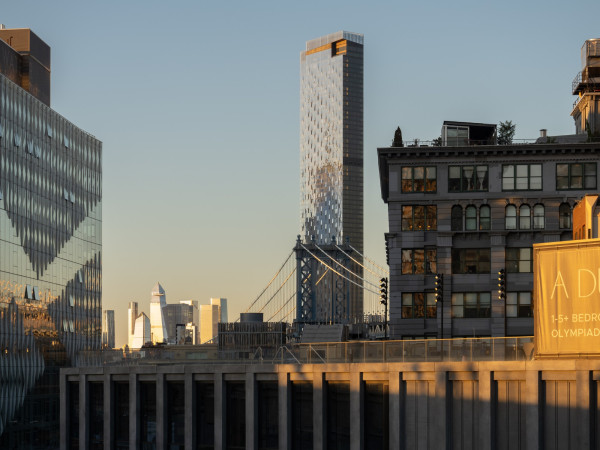 BauChristineNewYork.thumb.jpg.a2a8047456fb3258c365f99d9312d6da.jpg